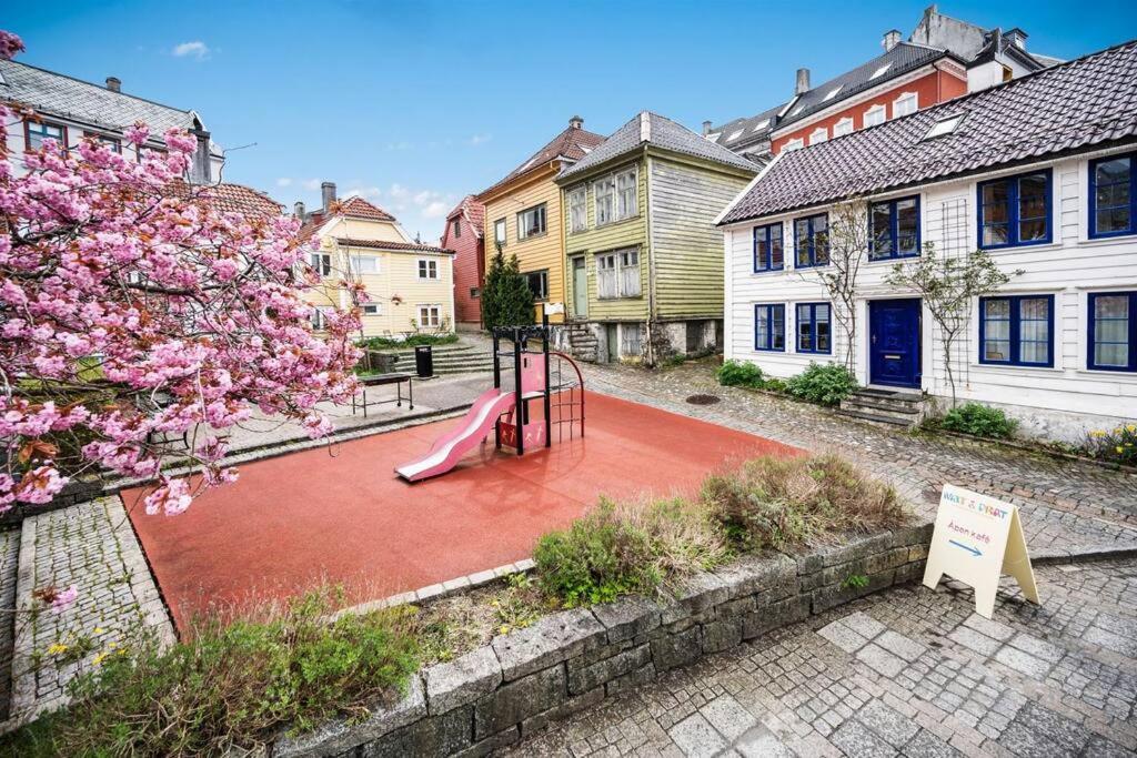 Dinbnb Homes I 4-Bedroom Historical House In Romantic Surroundings Bergen Exterior photo